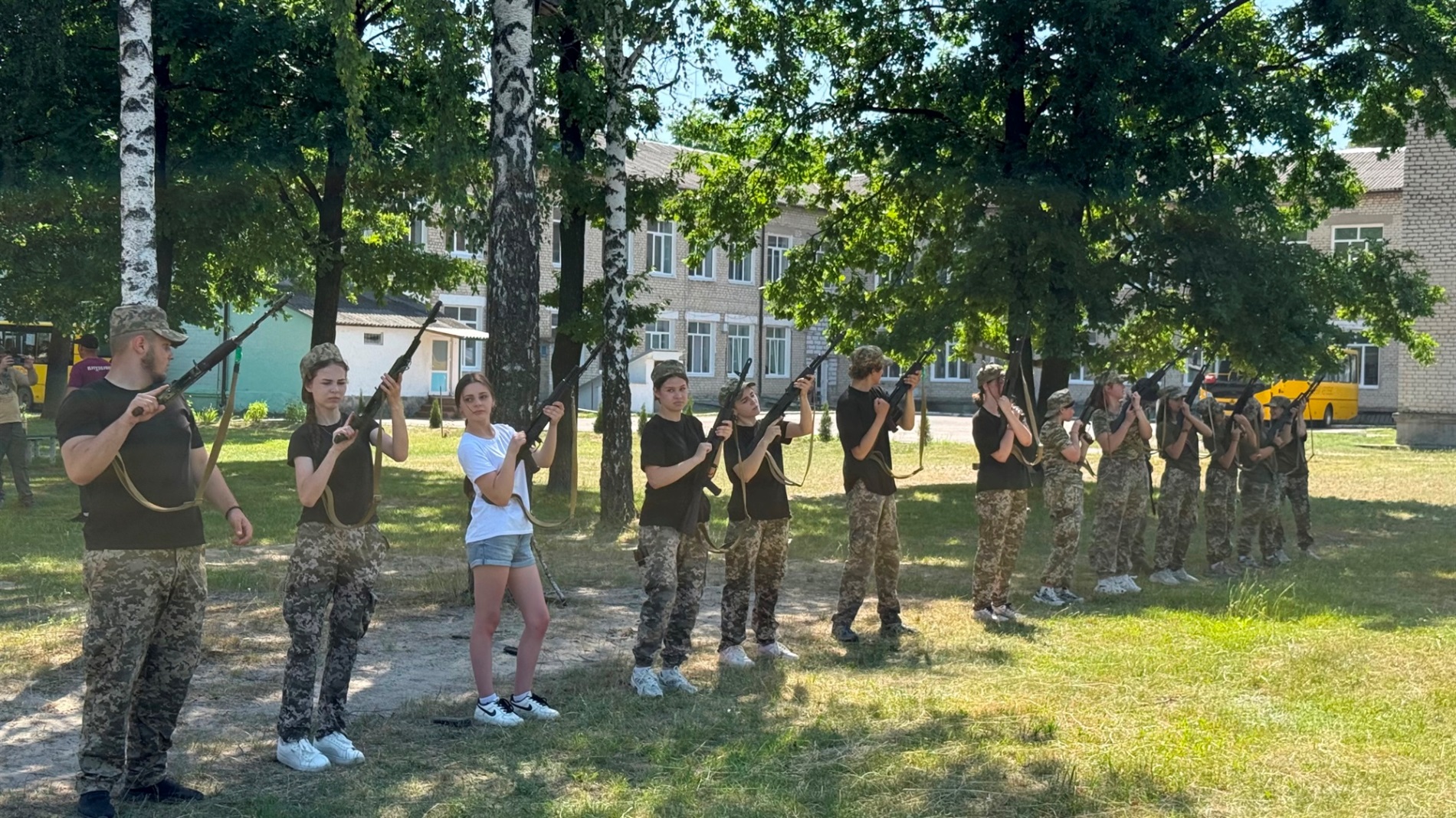 Дрони, такмед і мінна безпека: у Немовичах понад 50 школярів пройшли вишкіл «Воїн-Вовкулака»