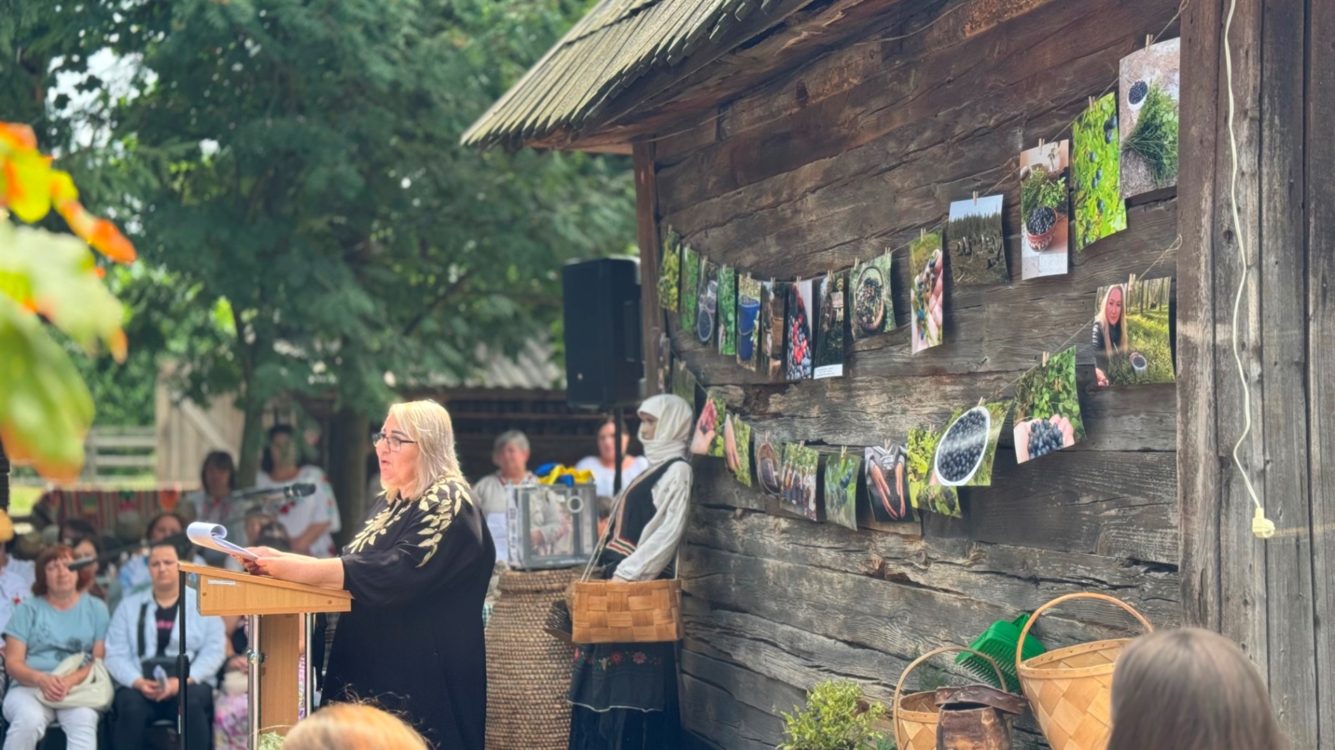 «Ми відчули себе справжніми поліщуками!»: як чорниця об’єднала історію, кулінарію та пісню у Сарнах