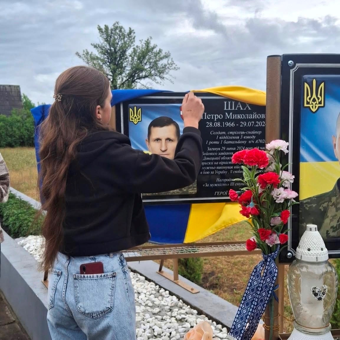 Пам’ять, що житиме: трьом полеглим захисникам із Сарненського району встановили меморіальні дошки