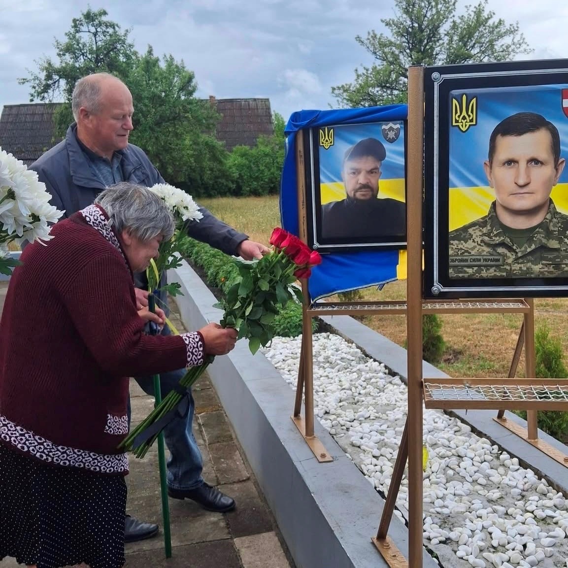 Пам’ять, що житиме: трьом полеглим захисникам із Сарненського району встановили меморіальні дошки