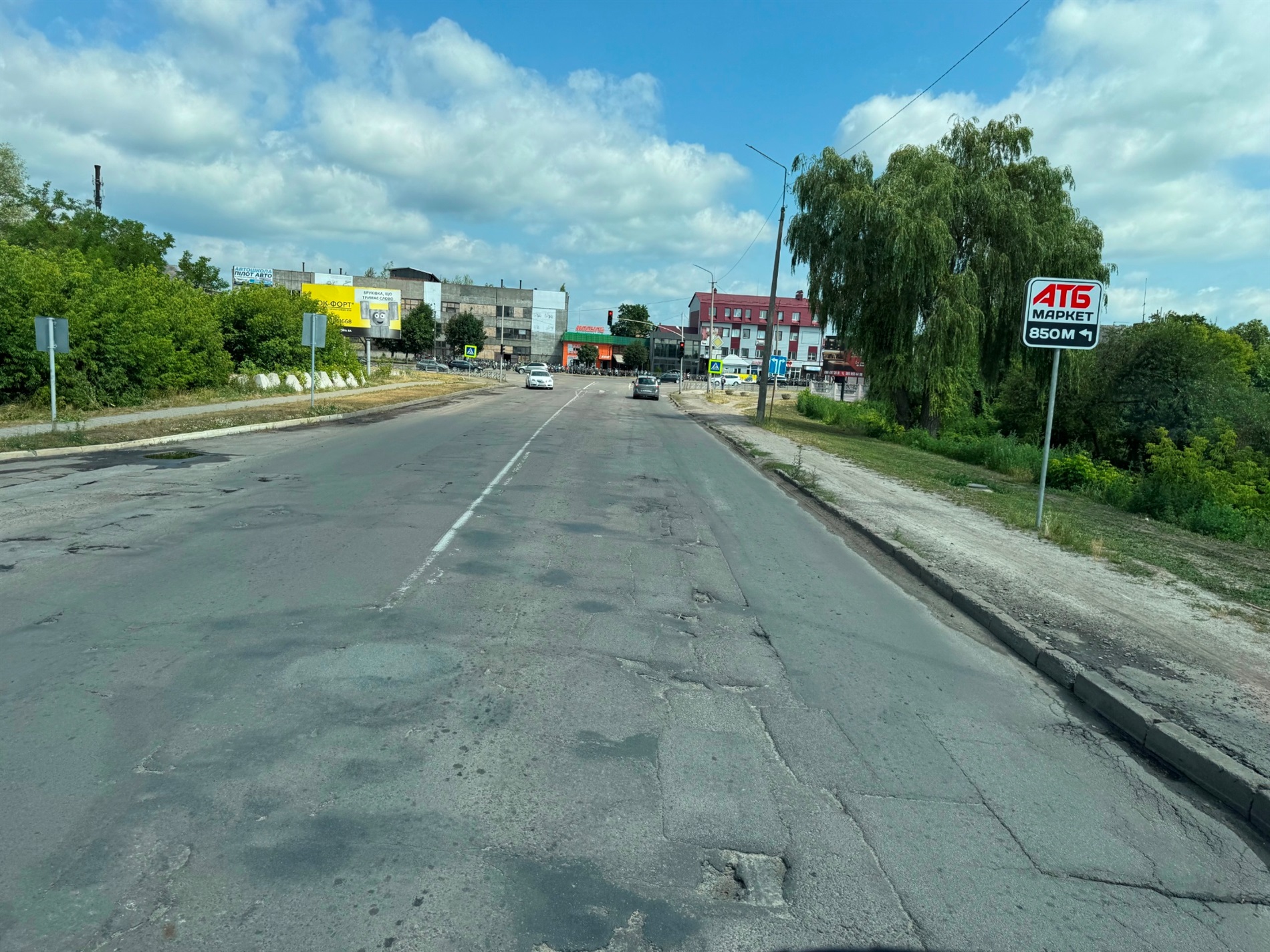 Ремонт дороги у Сарнах призупинили: що кажуть водії та коли обіцяють продовжити роботи