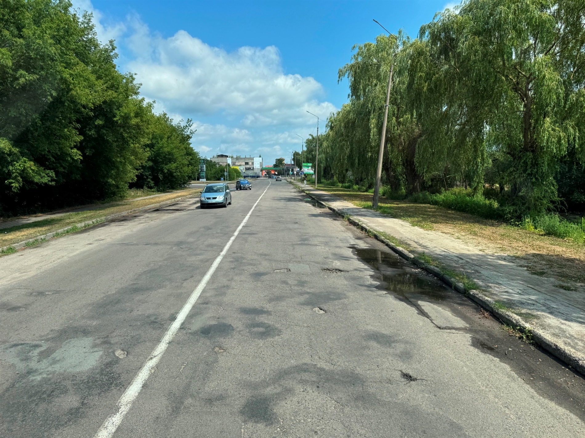 Ремонт дороги у Сарнах призупинили: що кажуть водії та коли обіцяють продовжити роботи