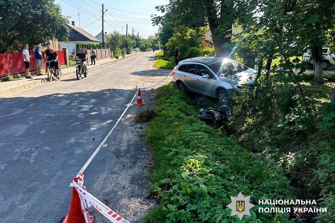 На Рокитнівщині зіткнулися скутер і легковик: неповнолітня потрапила в лікарню