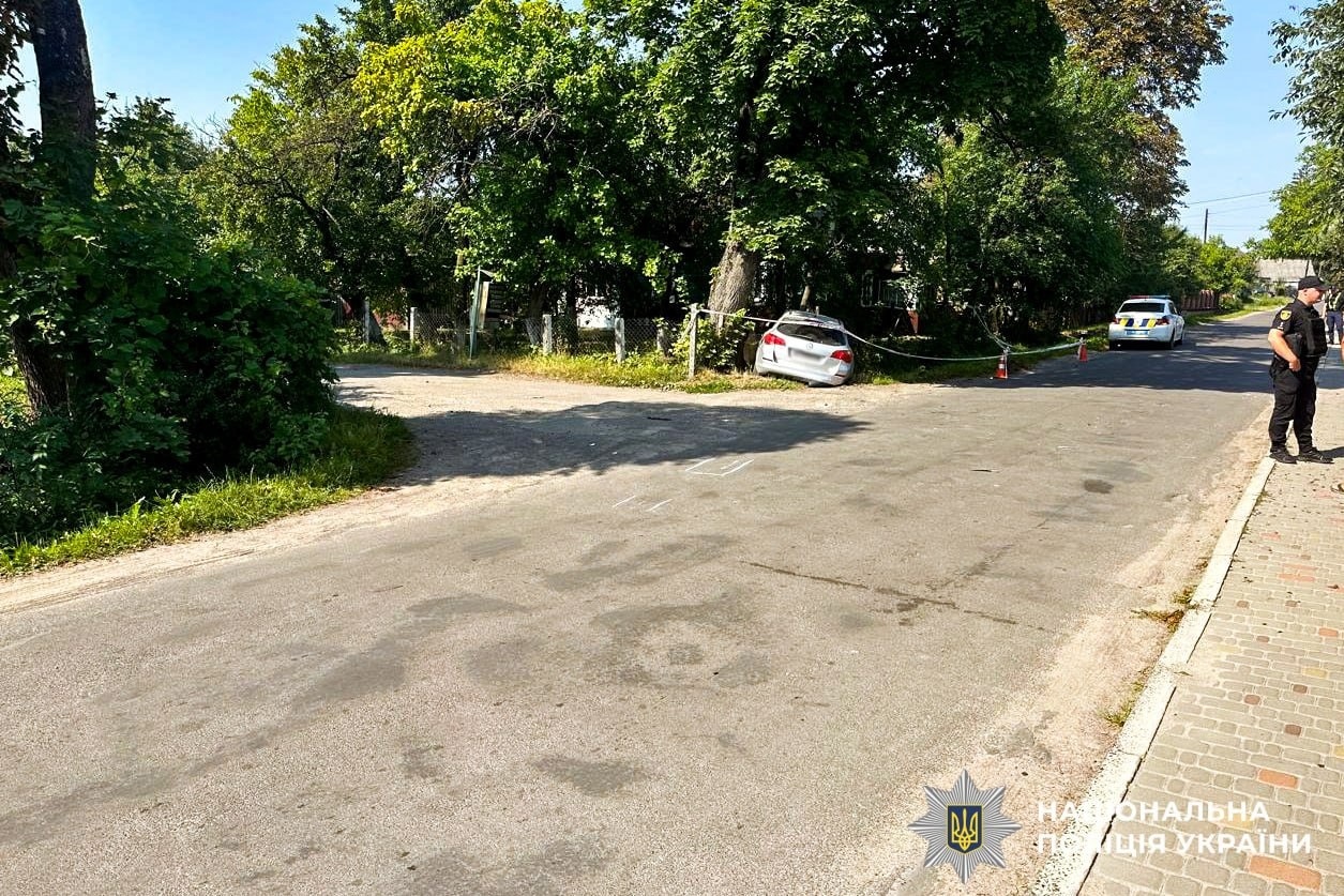 На Рокитнівщині зіткнулися скутер і легковик: неповнолітня потрапила в лікарню