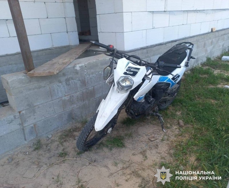 У Сарненському районі неповнолітній на мотоциклі в’їхав у бетонний паркан