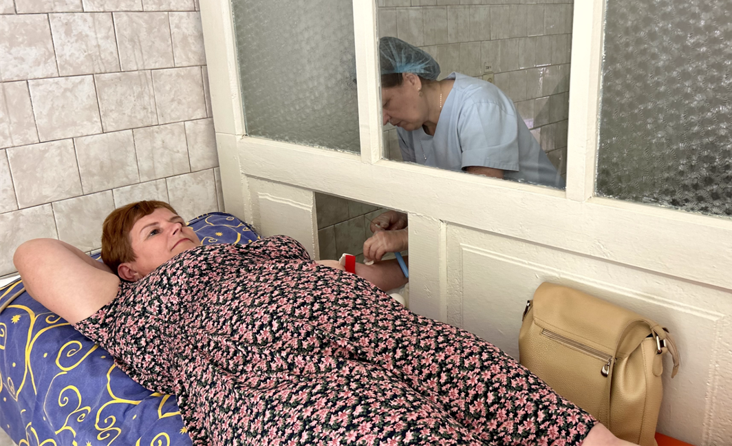 Віра Бєлотєл під час донації.