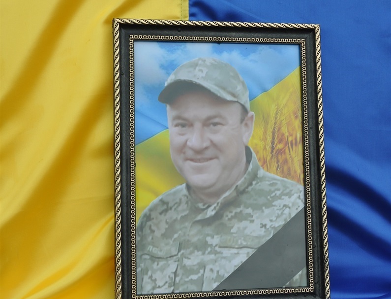 Загиблий воїн Анатолій Олішевко.