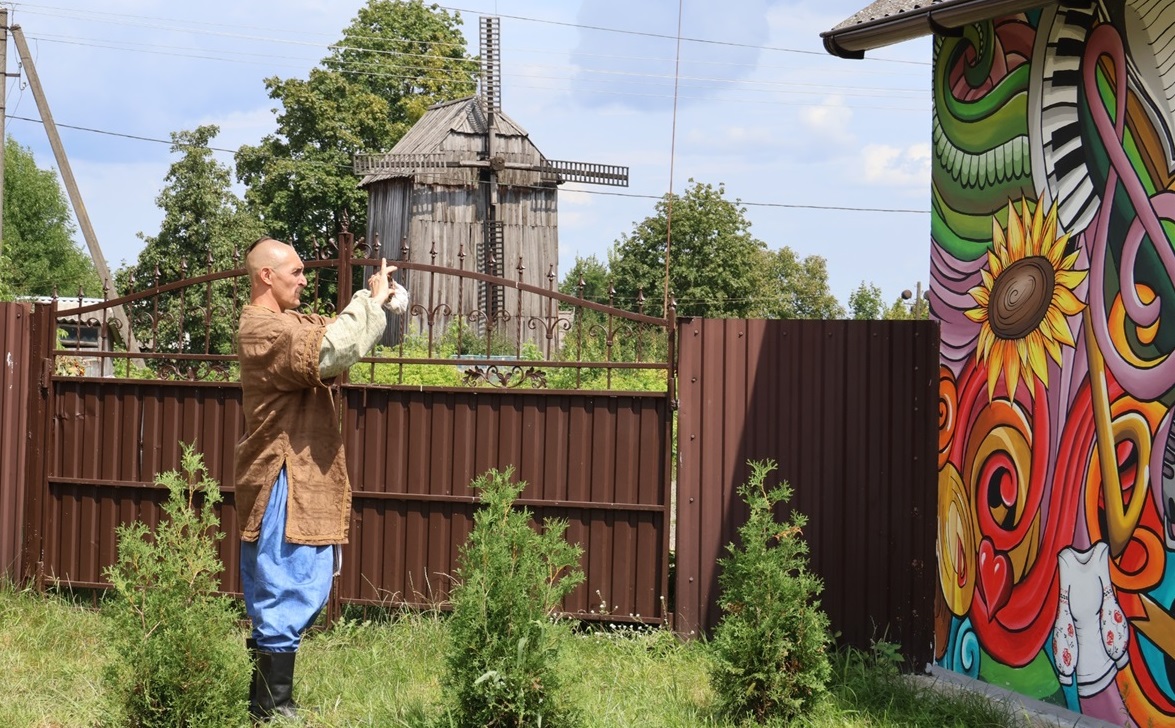 Козак Сіромаха в Сарненській мистецькій школі.