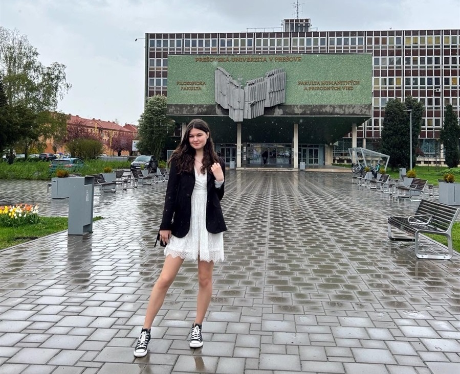 Богдана біля університету в Словаччині.